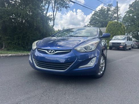 Used 2015 Hyundai Elantra SE w/ Option Group 03 FWD image 2