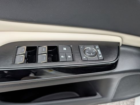 Certified 2025 Lexus ES 300h w/ Premium Package image 19