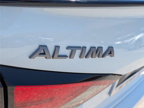 Used 2023 Nissan Altima 2.5 SL AWD/4WD image 9