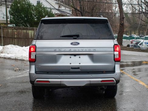 Used 2024 Ford Expedition XLT image 7
