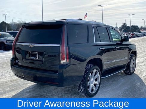 Used 2017 Cadillac Escalade Luxury image 3