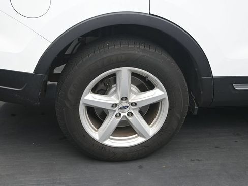 Used 2019 Ford Explorer XLT w/ Equipment Group 201A FWD image 13