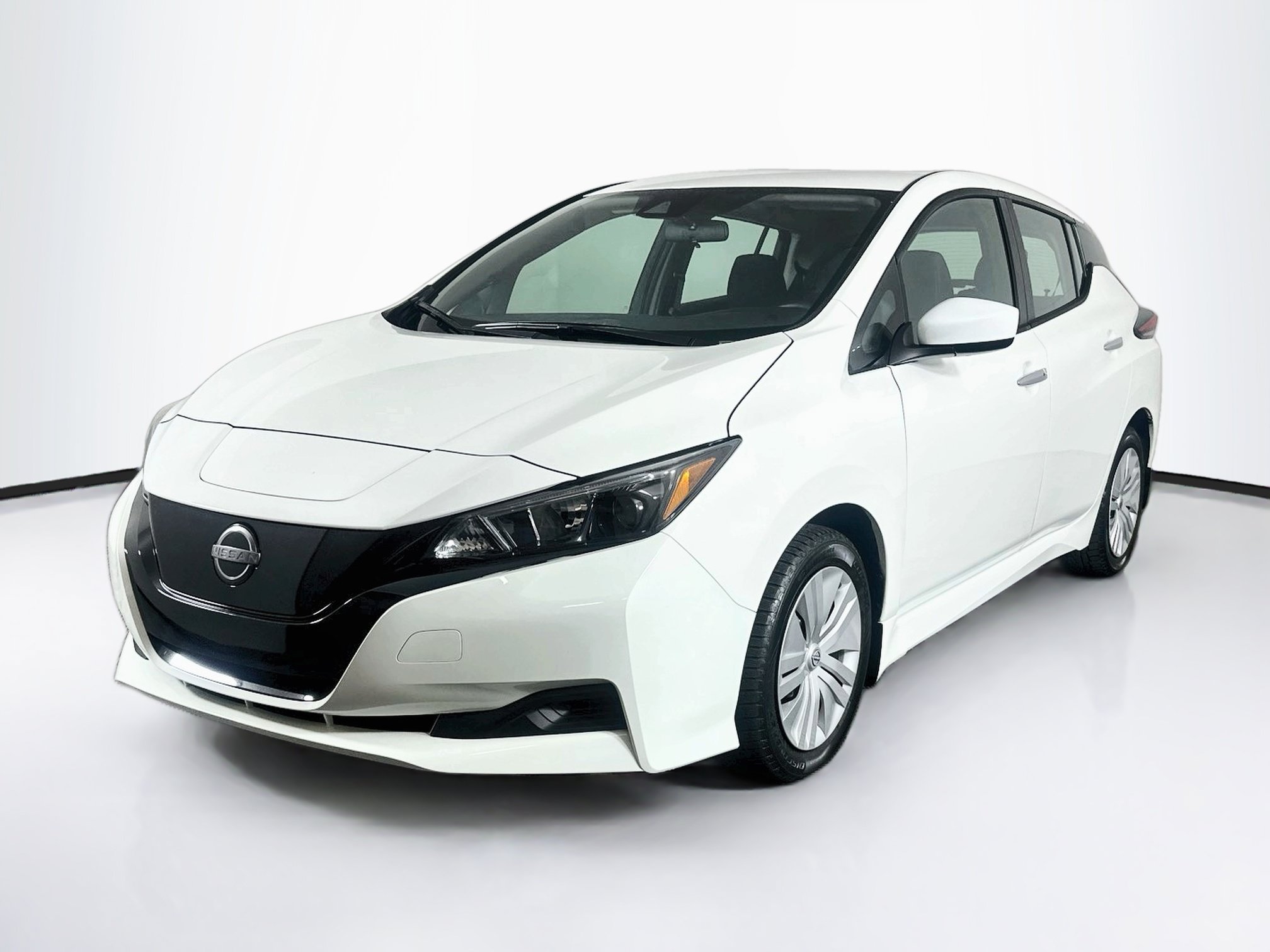 Used 2025 Nissan Leaf S FWD image 3