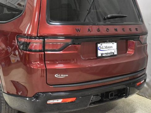 Used 2024 Jeep Wagoneer Series II image 9