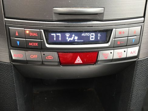 Used 2014 Subaru Outback 2.5i Limited image 19