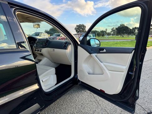 Used 2014 Volkswagen Tiguan SE image 22