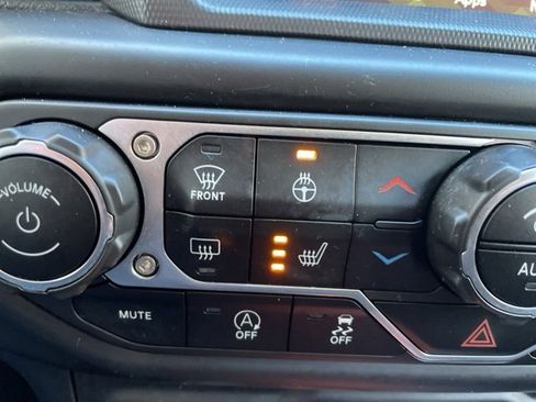 Used 2021 Jeep Gladiator Willys image 24