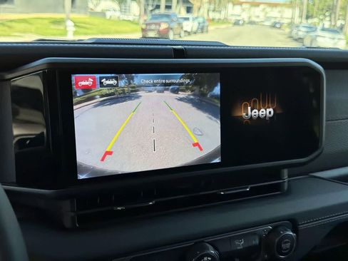 Used 2024 Jeep Wrangler Unlimited Rubicon w/ Technology Group image 17