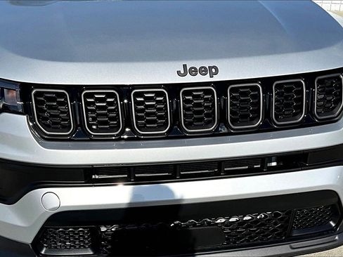 New 2026 Jeep Compass Latitude image 17