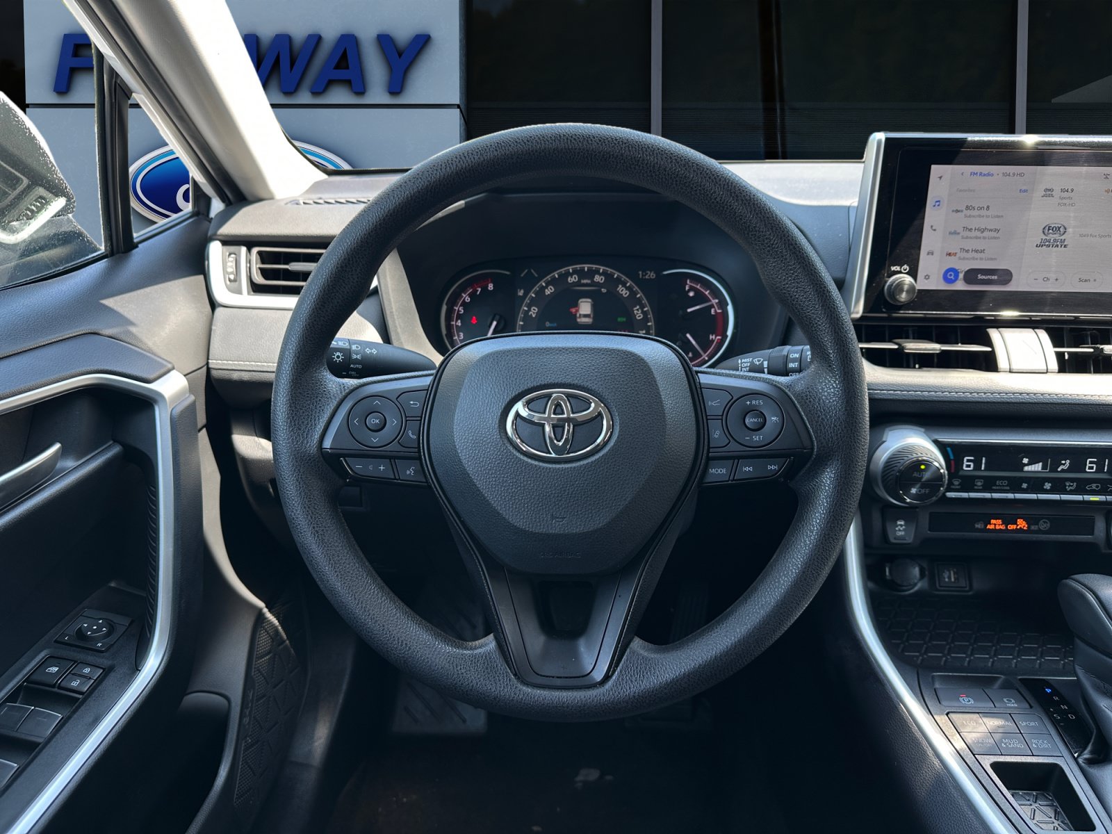 Used 2025 Toyota RAV4 XLE AWD/4WD image 13