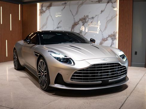 Used 2024 Aston Martin DB12 Coupe RWD image 2
