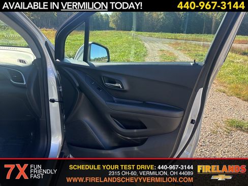Certified 2022 Chevrolet Trax LT w/ LT Convenience Package image 23