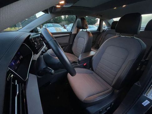 Used 2025 Volkswagen Jetta SE image 36