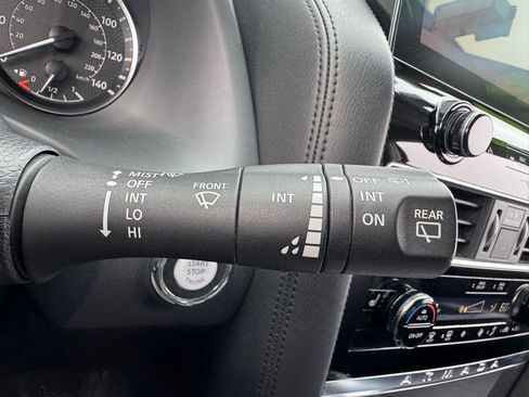 Used 2024 Nissan Armada SV image 9