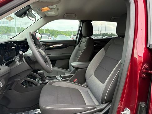 Used 2025 Chevrolet TrailBlazer LT AWD/4WD image 10