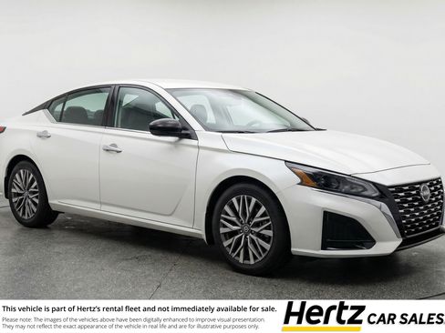Used 2025 Nissan Altima 2.5 SV FWD image 1