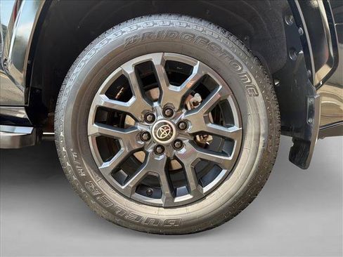 Used 2024 Toyota Sequoia Platinum AWD/4WD image 9