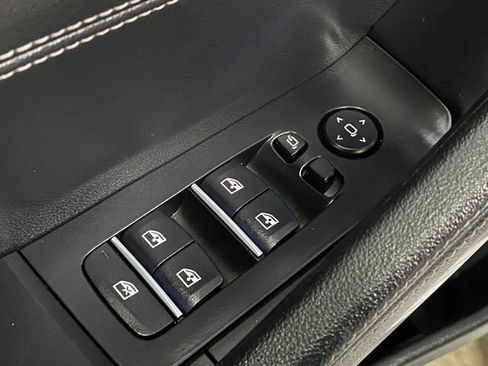 Used 2022 BMW X6 xDrive40i w/ M Sport Package image 32