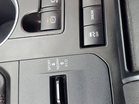 Used 2021 Toyota Highlander XSE image 34