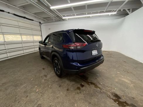 Used 2024 Nissan Rogue SV image 4