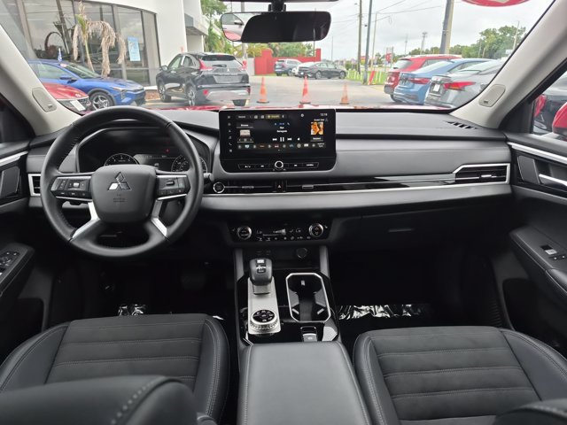 Used 2025 Mitsubishi Outlander SE AWD/4WD image 23