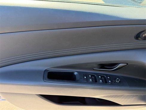 Used 2025 Hyundai Elantra Sport image 11