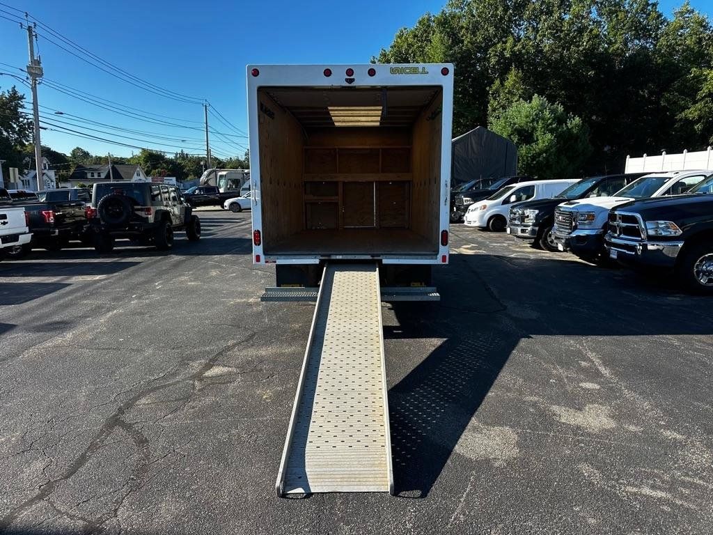 Used 2022 GMC Savana 3500 Extended w/ Power Convenience Package RWD image 9