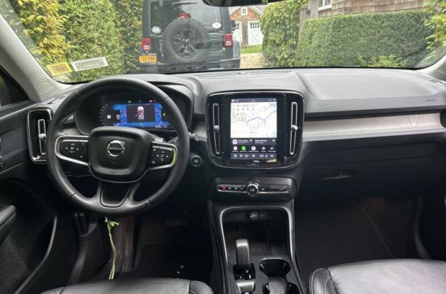 Used 2024 Volvo XC40 B5 Core AWD/4WD image 8