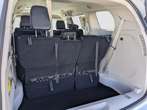 Used 2024 Chrysler Pacifica Touring-L image 6