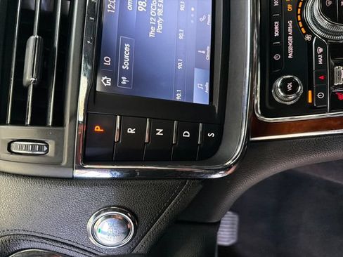 Used 2020 Lincoln Continental FWD image 25