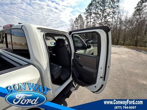Used 2022 Nissan Frontier SV image 19