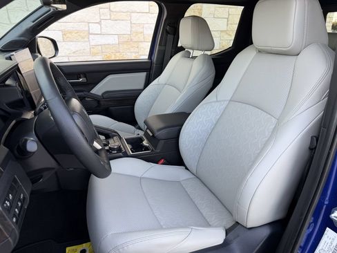 Used 2025 Toyota Tacoma Limited AWD/4WD image 26