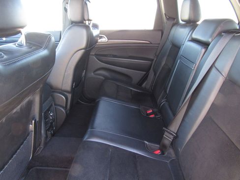 Used 2018 Jeep Grand Cherokee Altitude image 14