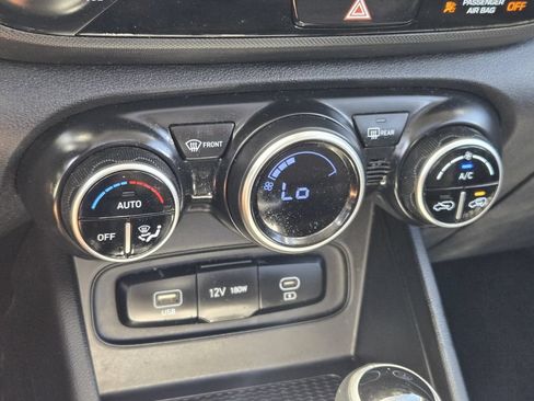 Used 2023 Hyundai Venue SEL FWD image 21