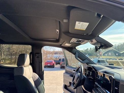 Used 2025 Chevrolet Silverado 1500 ZR2 w/ Technology Package image 37