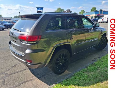 Used 2017 Jeep Grand Cherokee Altitude AWD/4WD image 5
