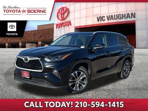 Certified 2024 Toyota Highlander XLE image 1