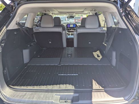 New 2026 Toyota Highlander Platinum AWD/4WD image 6