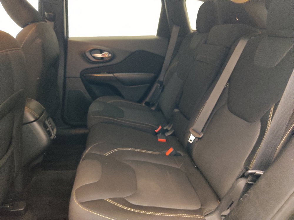 Used 2015 Jeep Cherokee Latitude AWD/4WD image 18