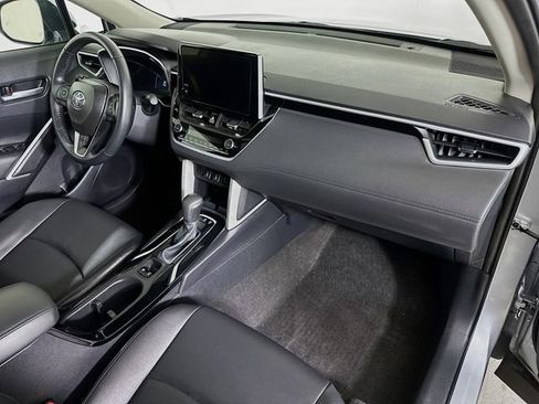 Used 2024 Toyota Corolla Cross XLE w/ Convenience Package image 33