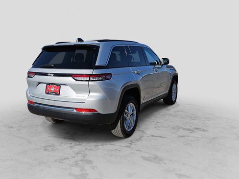 Used 2025 Jeep Grand Cherokee Laredo X image 8