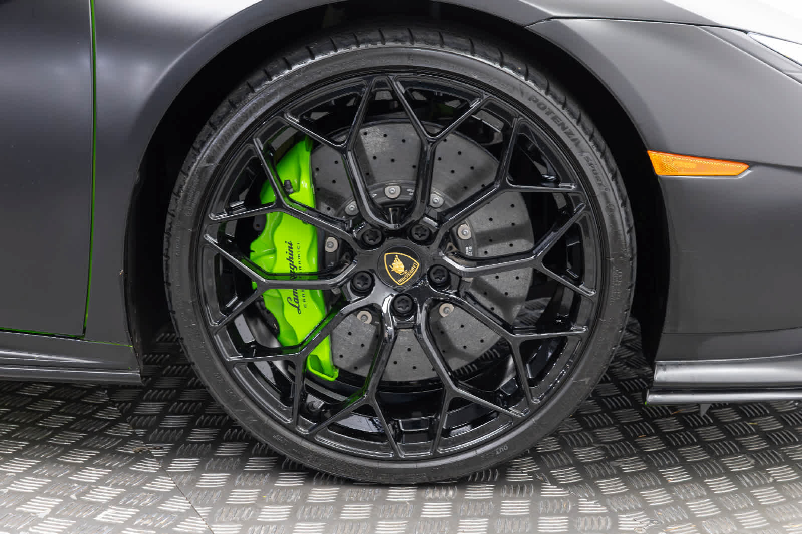 Used 2023 Lamborghini Huracan Tecnica RWD image 45