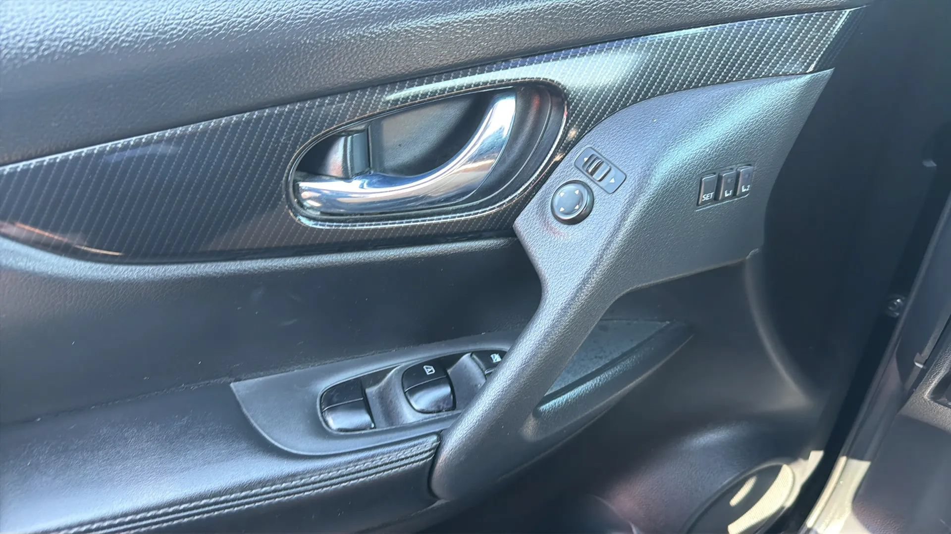 Used 2018 Nissan Rogue SL FWD image 32