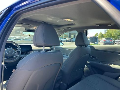 Certified 2025 Hyundai Elantra SEL FWD image 9