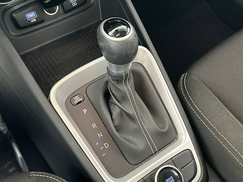 Used 2023 Hyundai Venue SEL image 16