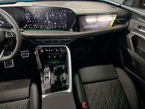 New 2025 Audi SQ5 Prestige image 30