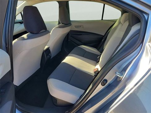 Used 2025 Toyota Corolla LE image 6