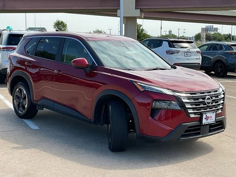 Used 2025 Nissan Rogue SV image 4