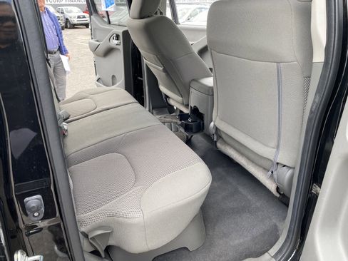 Used 2020 Nissan Frontier SV RWD image 14