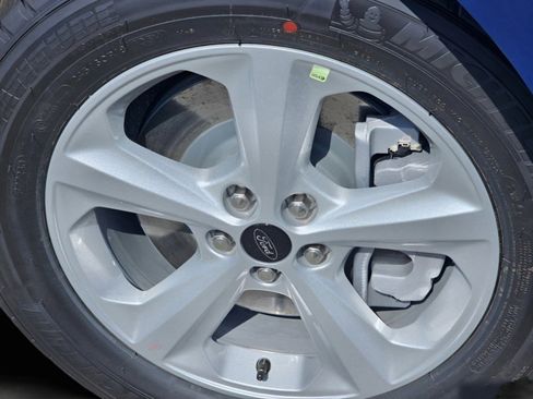 New 2024 Ford Edge SE image 9